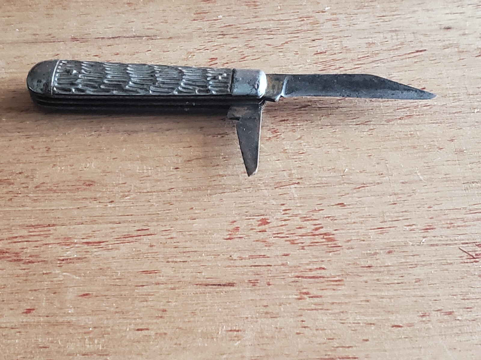 Vintage IMPERIAL 2 Blade Folding Pocket Knife Metal Handles NO Snap Rough Bad