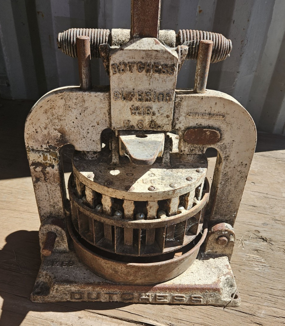 Dutchess Superior Wisconsin, Made in the USA Baker's Dough Divider