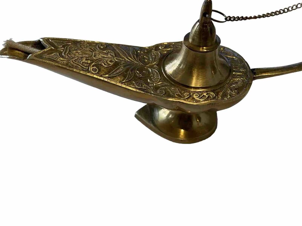 SOLID BRASS COLLECTABLE LARGE HEAVY GENIE LAMP WITH WICK INSIDE