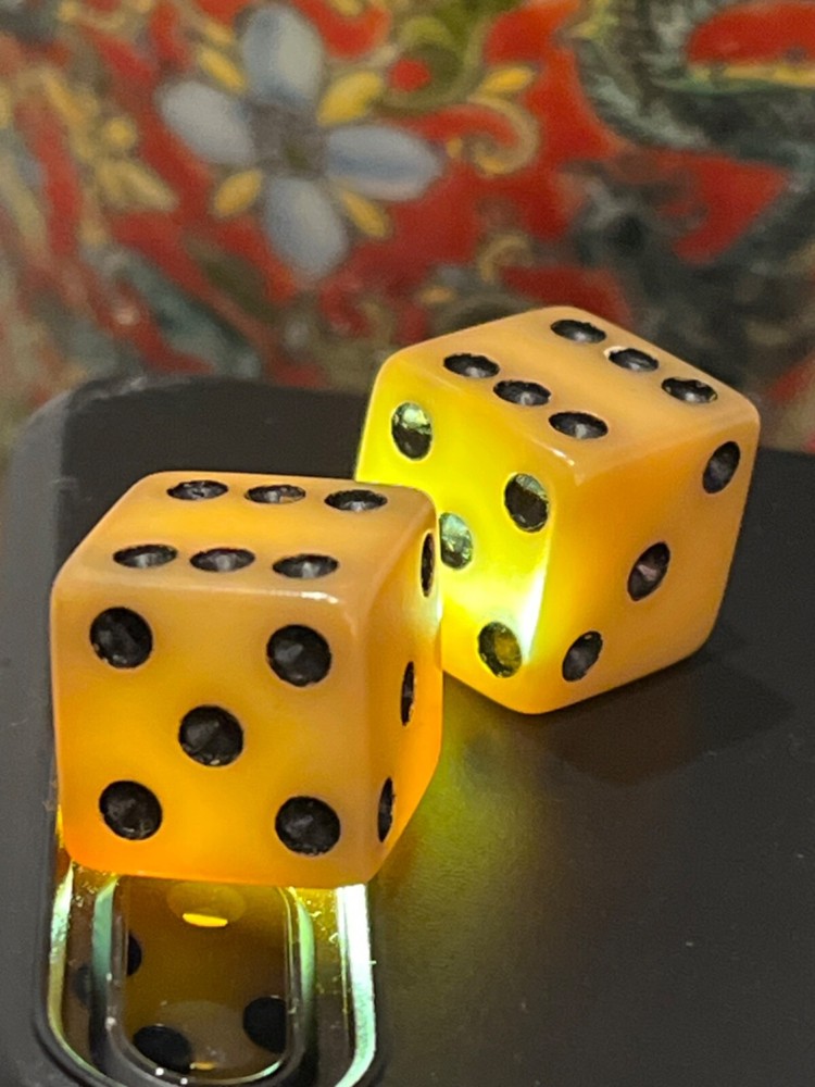 RARE! Vintage vaseline bakelite dice pair 111422@