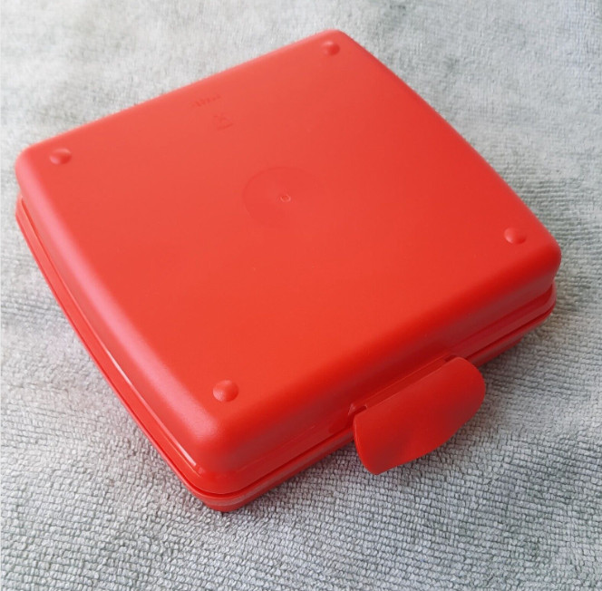 Tupperware Eco Plus Sandwich Keeper (Red)