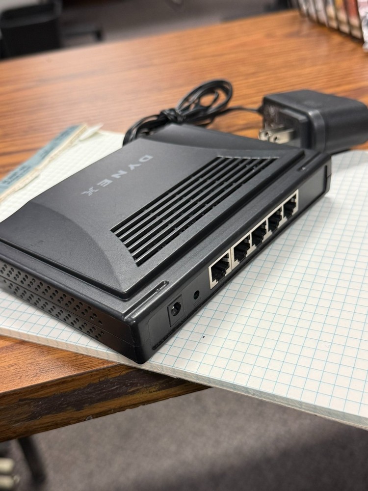 Dynex 4 Port 100MBit Switch
