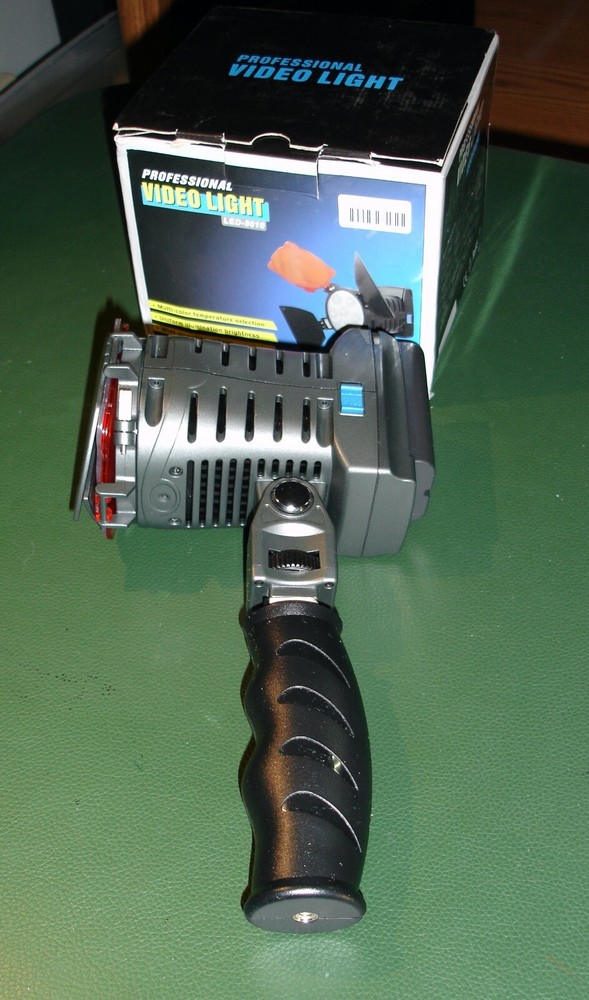 PROFESSIONAL LED-5010 VIDEO LIGHT Versatile hand held vs COLD shoe mount