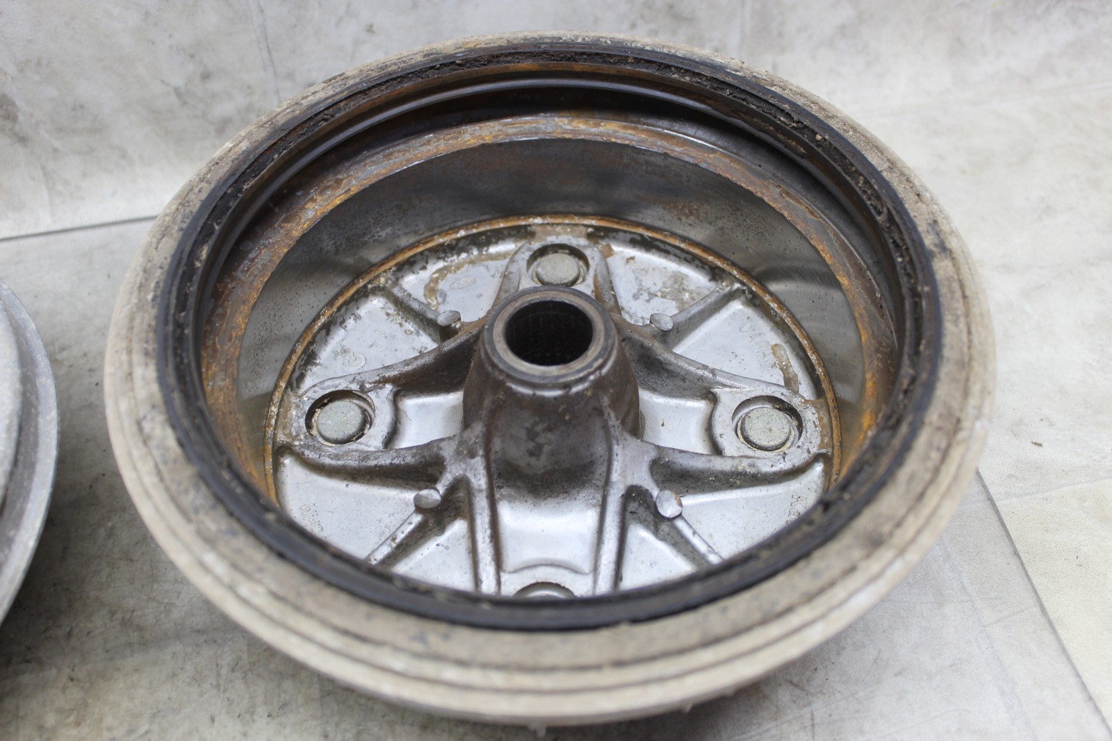 93-04 Kawasaki Bayou 300 4x4 93-99 400 Oem Rear Back Brake Drum Assembly