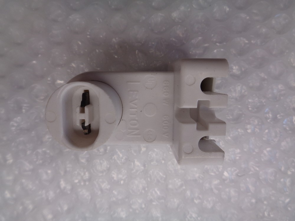 LEVITON 464 LAMPHOLDER NSNP
