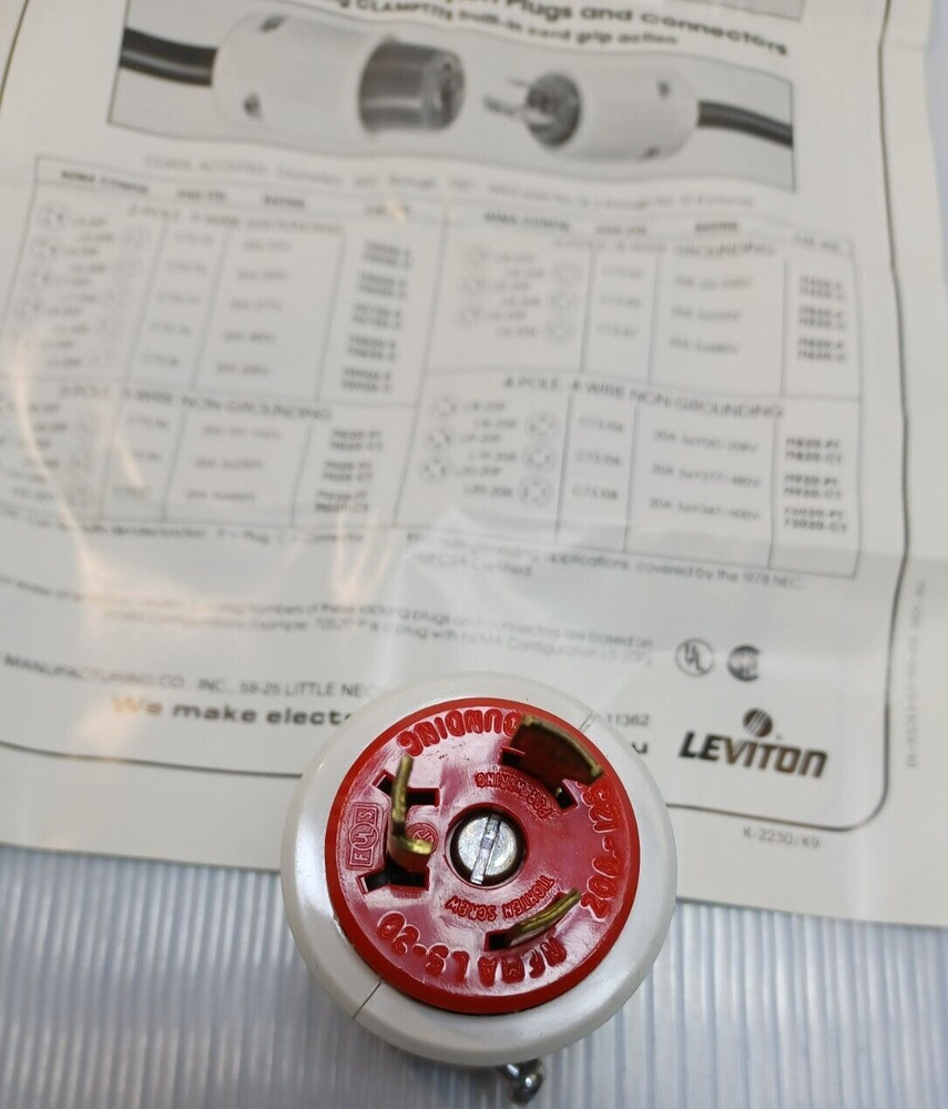 2 POLE 3 WIRE GROUNDING NYLON LOCKING PLUG LEVITON 70520-P