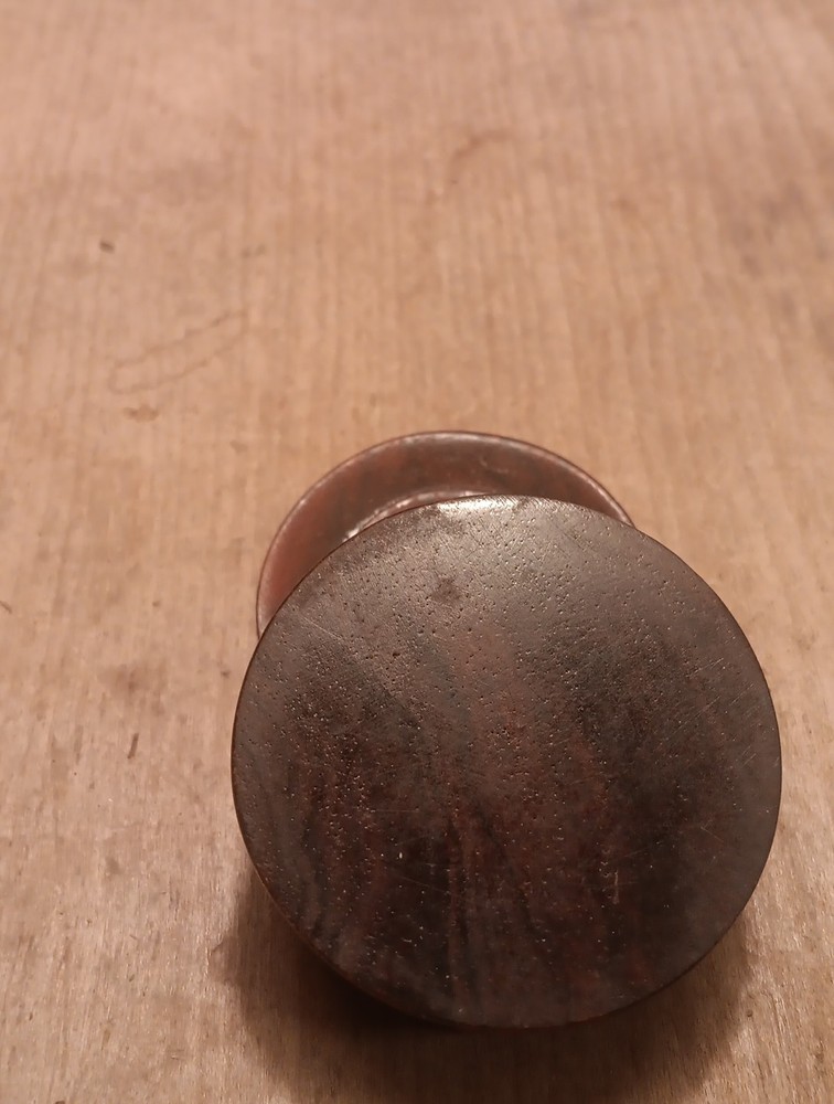 antique treenware Cover Snuff ??