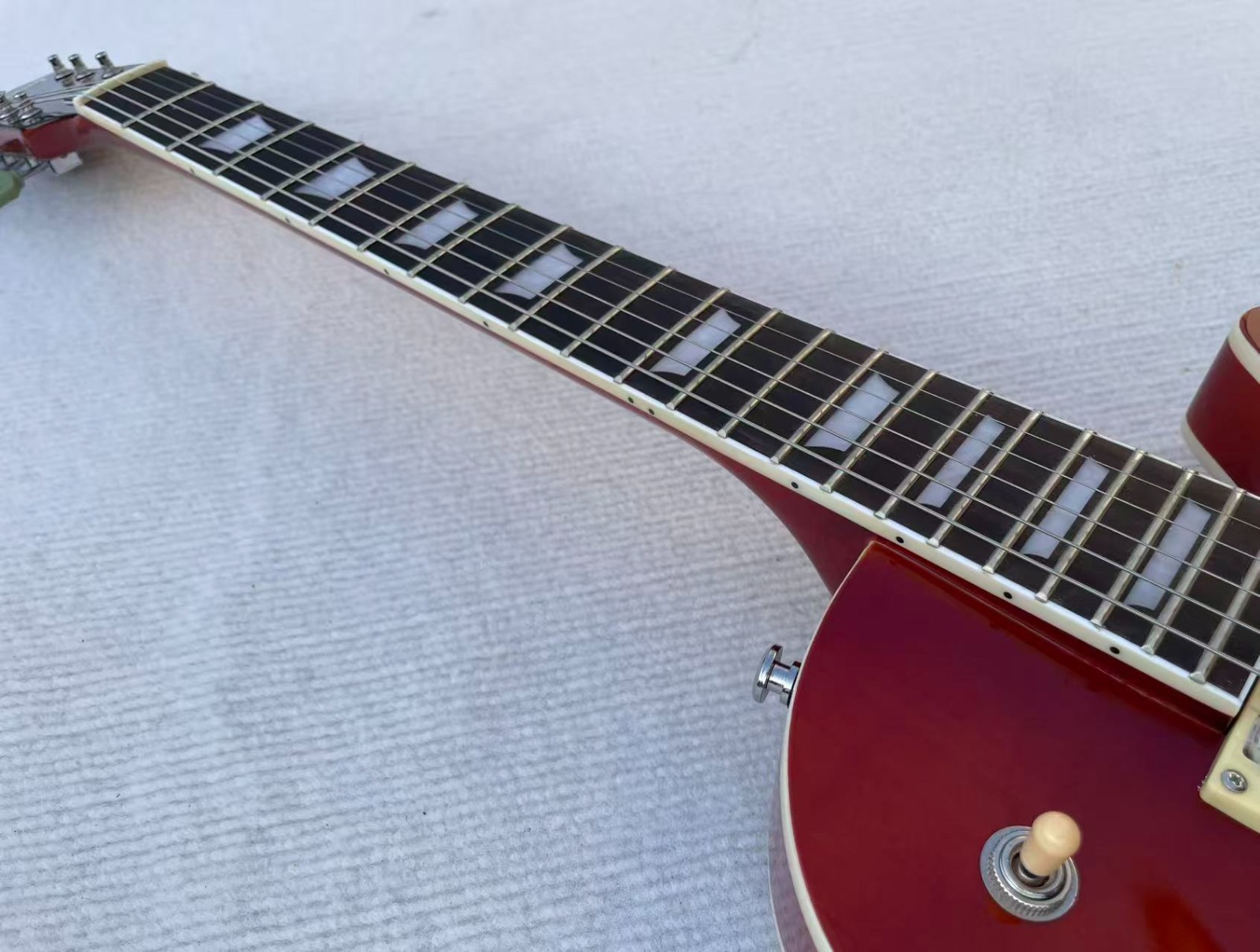 Electric Guitar Semi-Hollowbody Raised Flame Maple Back&Top Glossy Finished