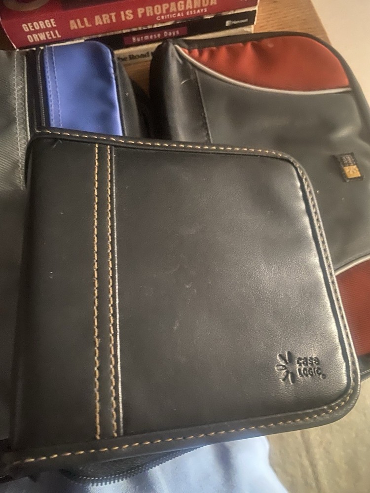 4 case logic dvd cd binders