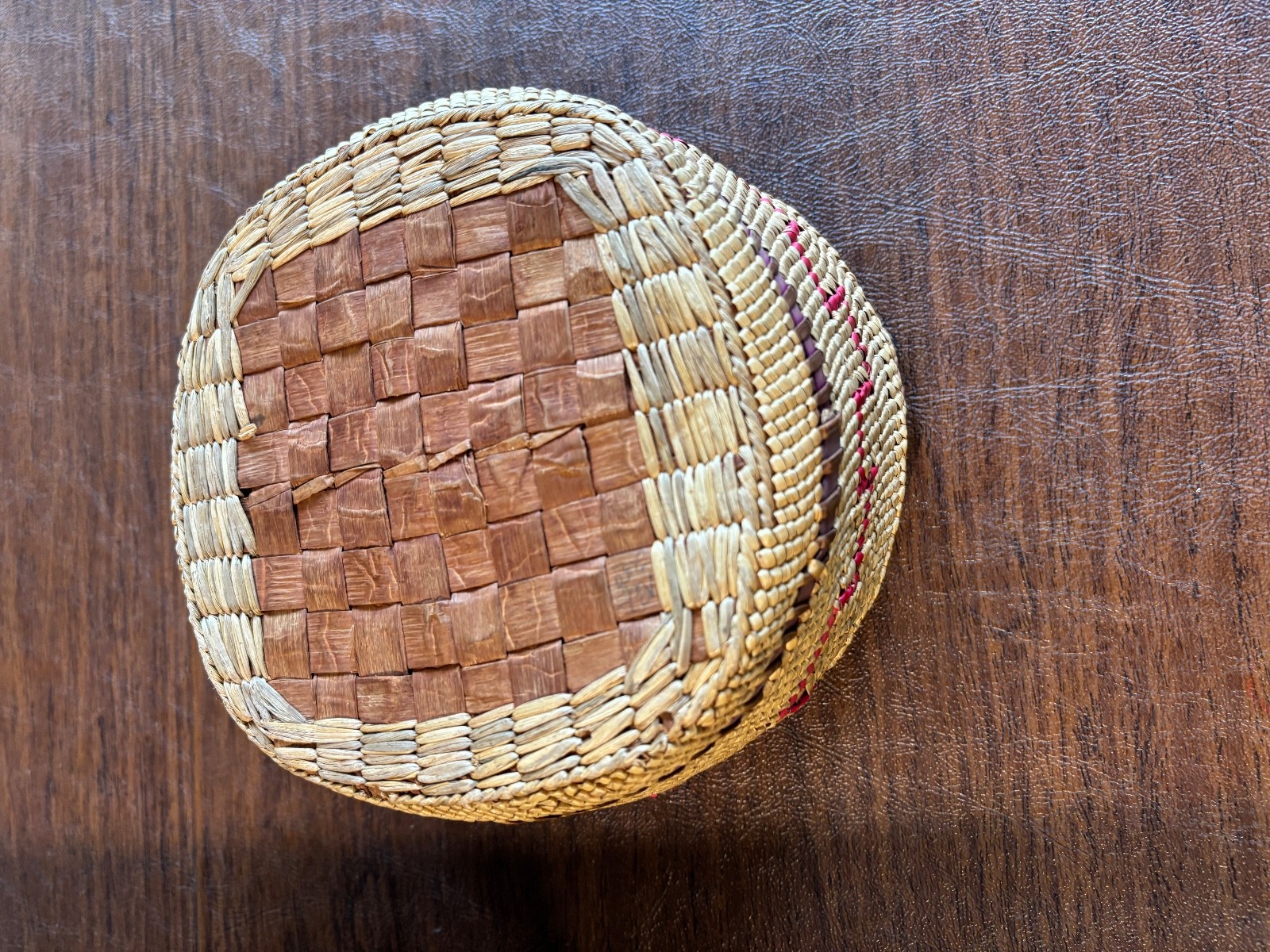 Native American Indian Makah Cedar Bark & Bear Grass Basket c. 1904 no lid 6"