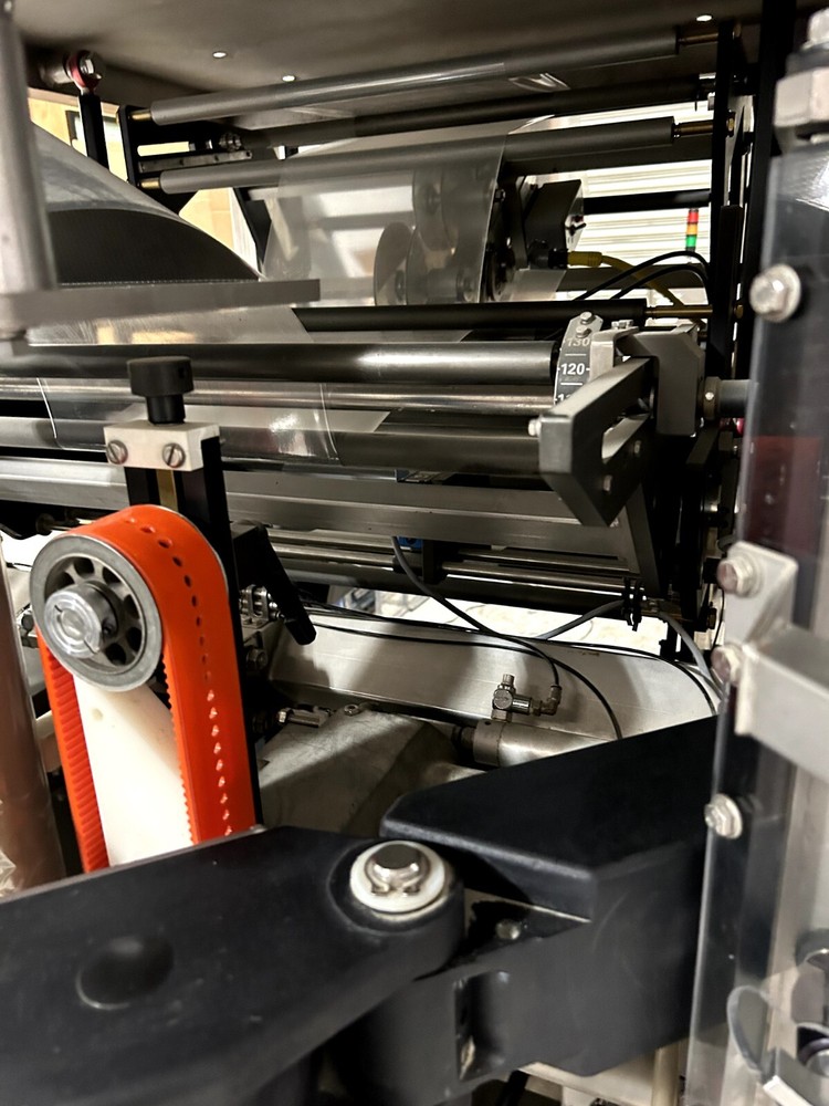 VFFS PACKAGING MACHINE TRIANGLE PACKAGING MACHINERY, BAGGER Model SB6C STAINLESS