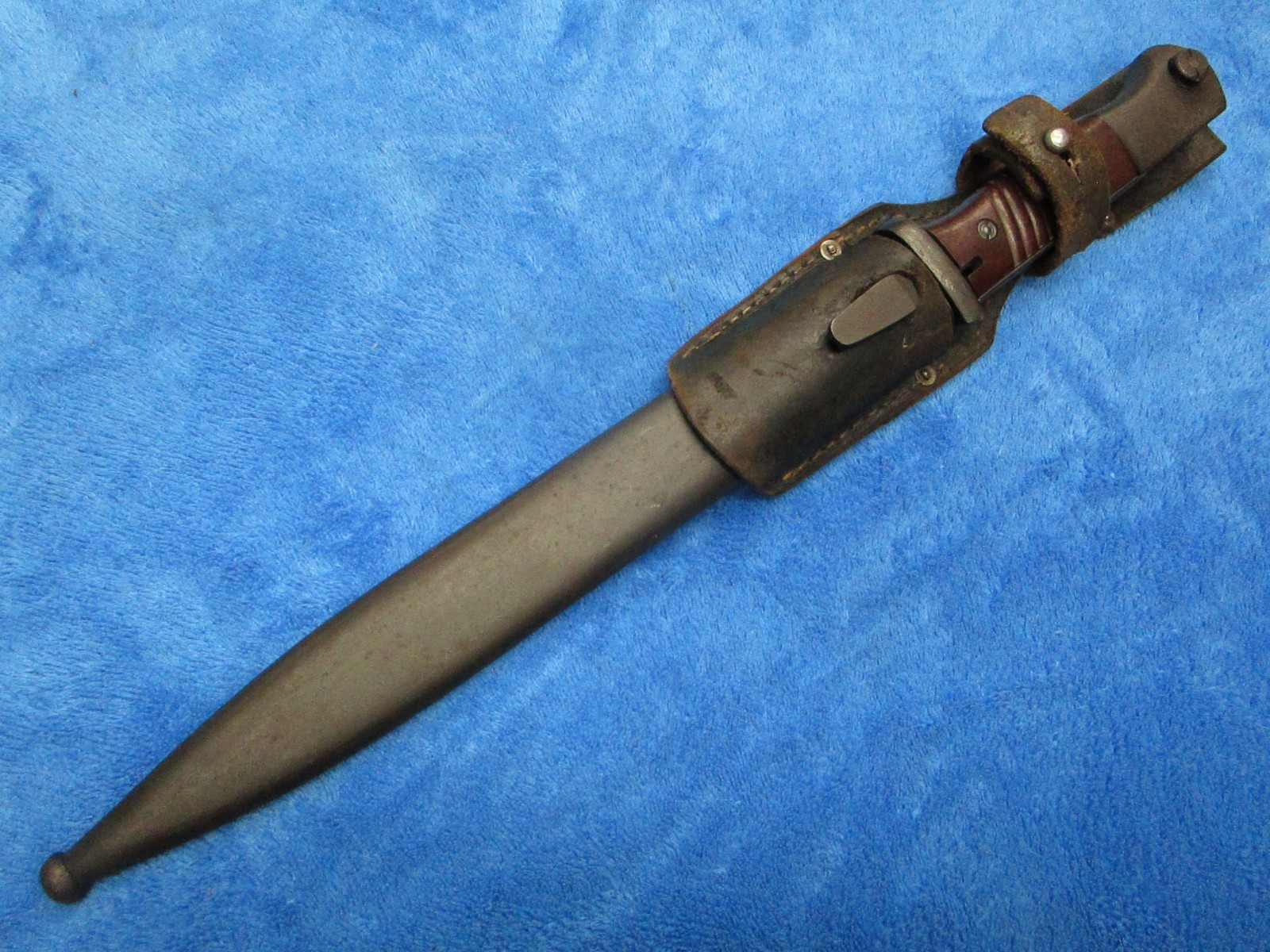 ORIGINAL WW2 GERMAN HERDER FFC 1944 BAYONET AND FFC 1944 SCABBARD WITH QFG FROG