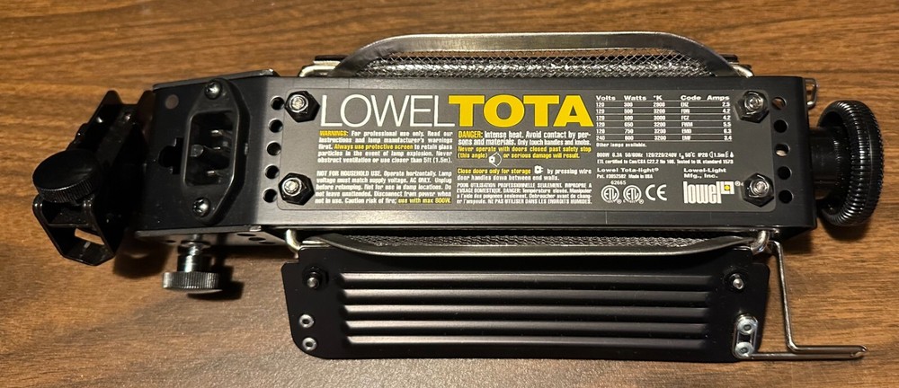 Lowel Tota, power cable, extra bulbs