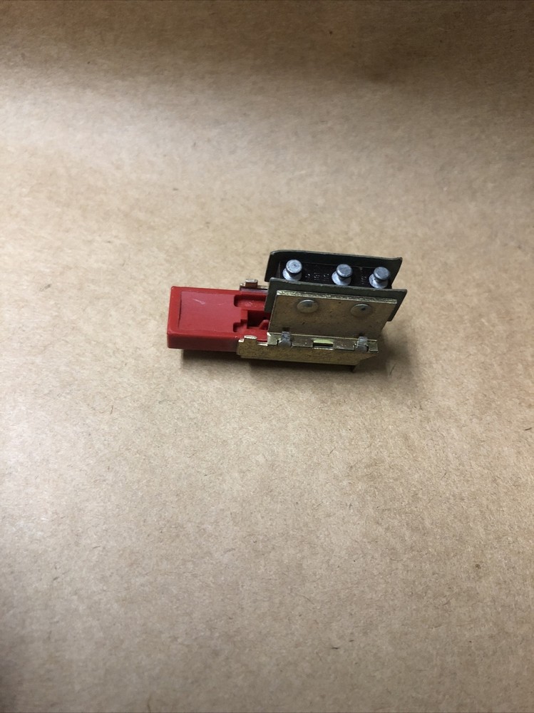 SWITCHCRAFT PART # 75031A52E