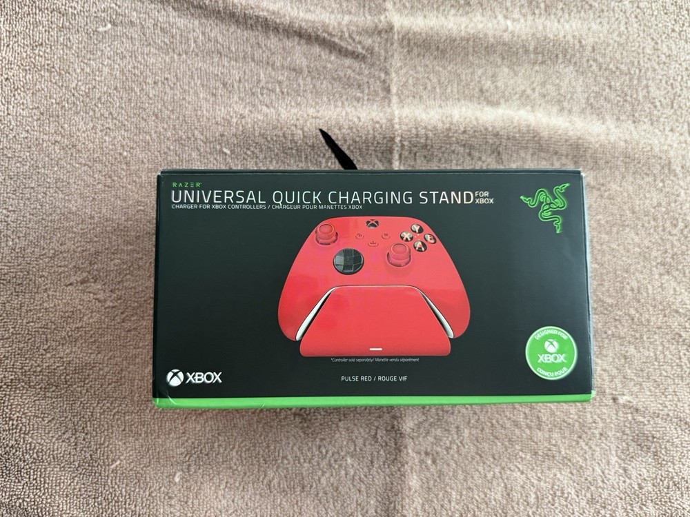 Razer Universal Quick Charging Stand for Xbox - Lunar Shift