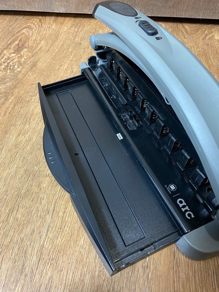 Staples ARC 11-Hole Desktop Paper Punch for DiscBound Notebook System