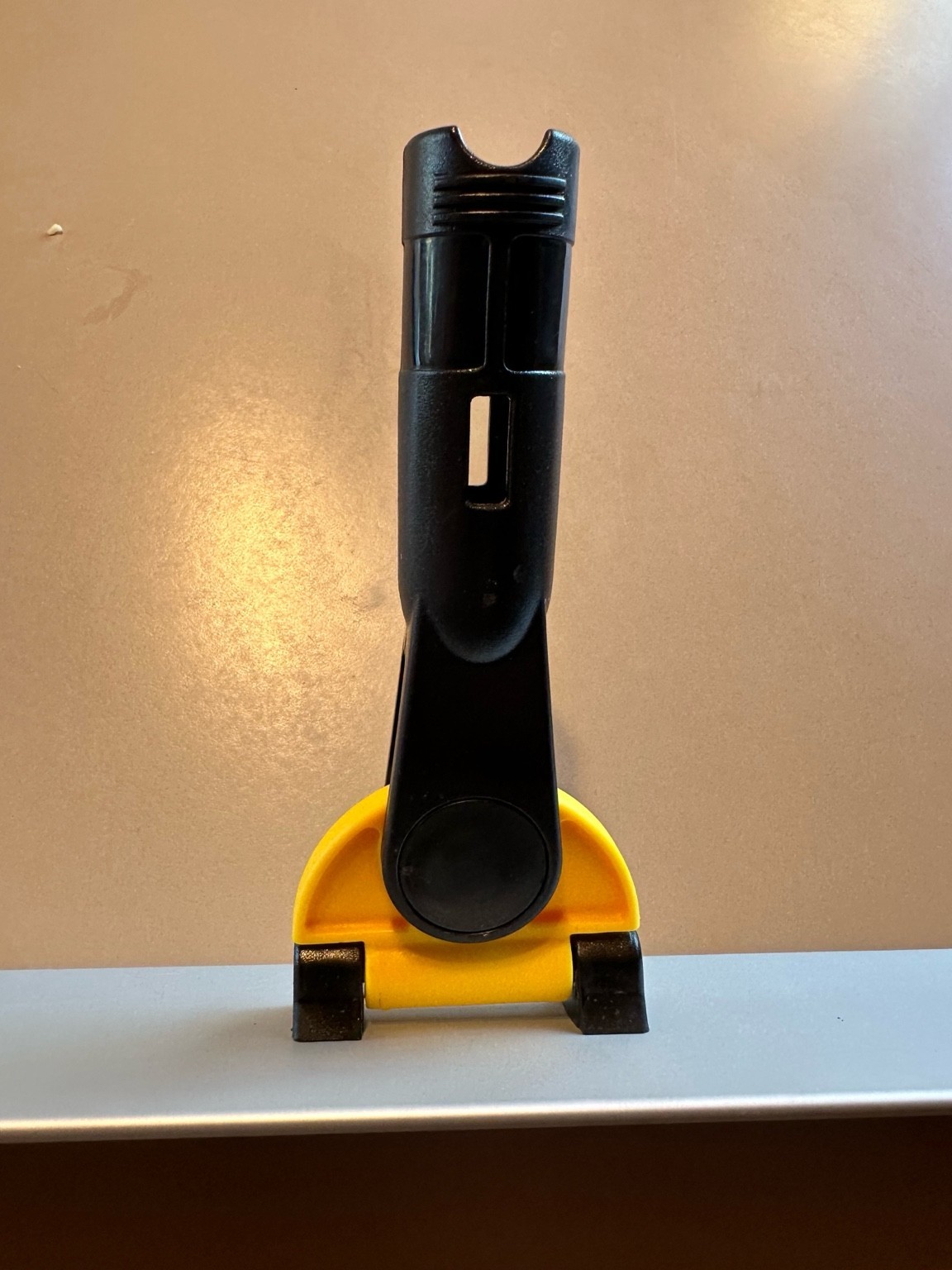 Rubbermaid Commercial HYGEN 35” Microfiber Mop Frame Q58000YL00 – New