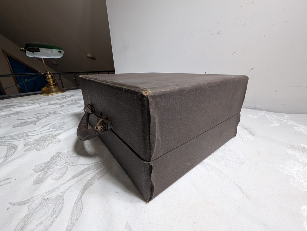 1940s SILVERTONE Portable Gramophone Phonograph Hand Crank Full Size Replicator