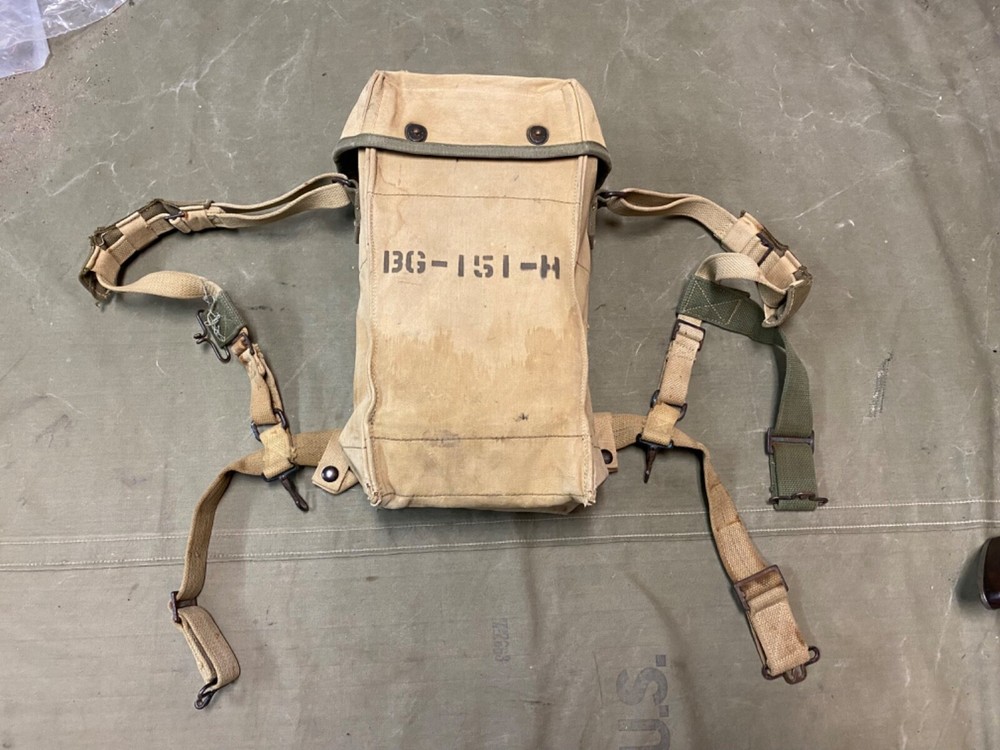 ORIGINAL WWII ENGINEER MINE DETECTOR BG-151-H BATTERY CARRY BAG FIELD PACK