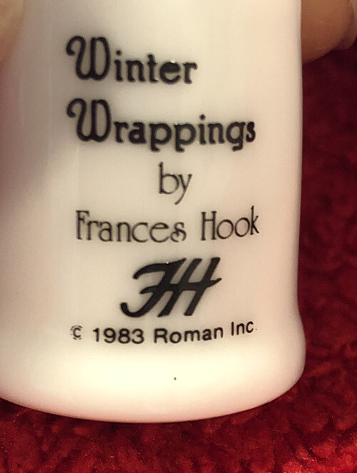 Frances Hook Porcelain Thimble . . WINTER WRAPPINGS 1983