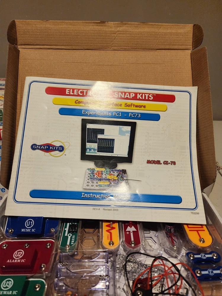 Electronic Snap Circuits 750, 300, 100 Experiment Kits - Incomplete
