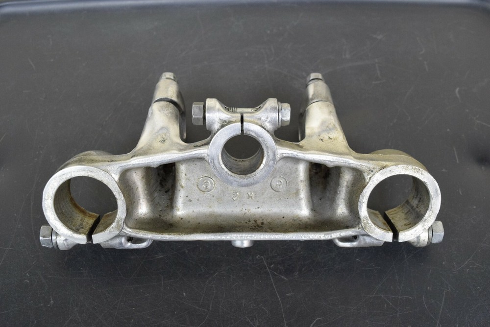 SUZUKI 1985 DR250 FORK STEERING TRIPLE UPPER STEM HANDLEBAR TOP BRIDGE CLAMP