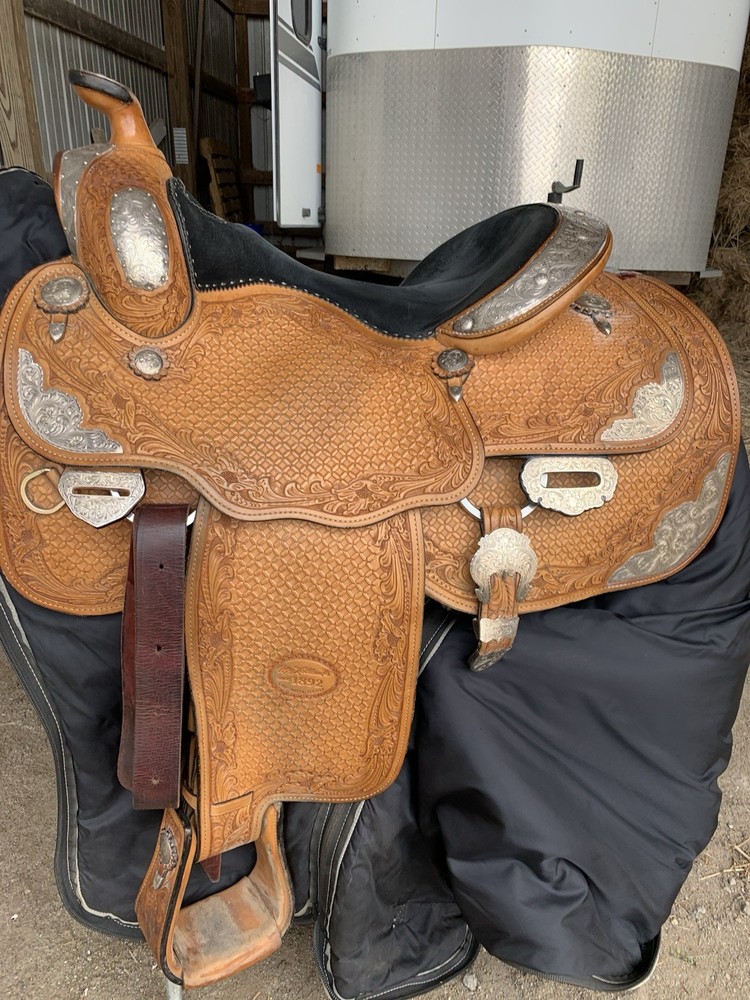 McLelland show Saddle
