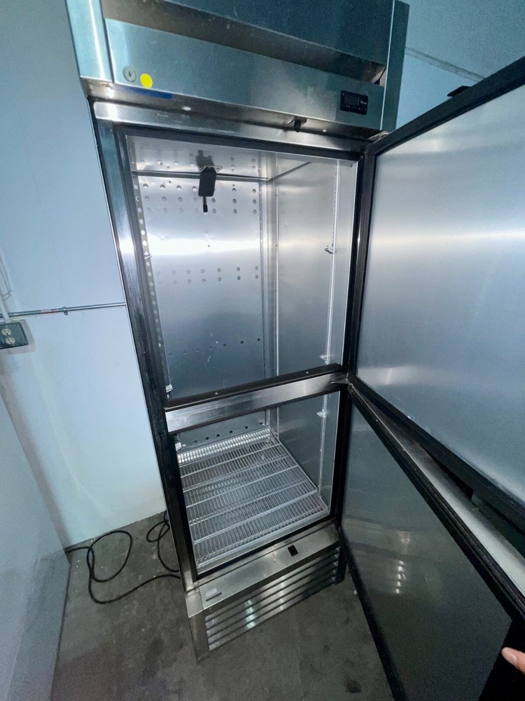 27" One Section Reach In Freezer, (2) Left Hinge Doors, 115v