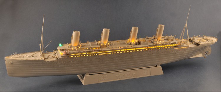 TRUMPETER 1/200 TITANIC The Queen Of the Ocean liner 03719 P/E PARTS &LED LIGHTS