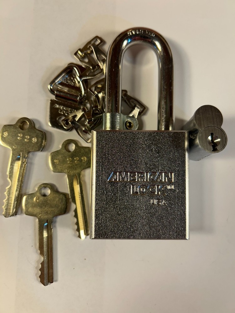 1-American Lock 3261 padlock keyed