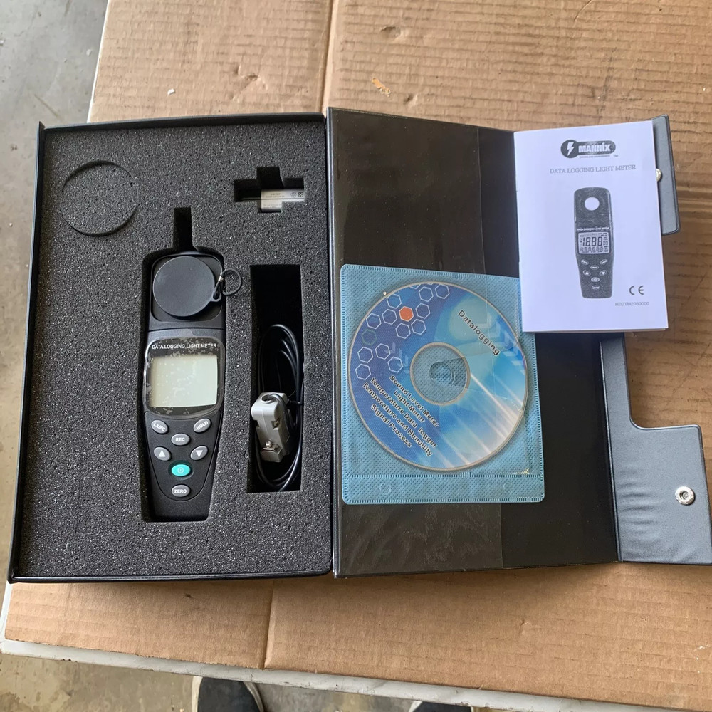 MANNIX Data Logging Light Meter TM203