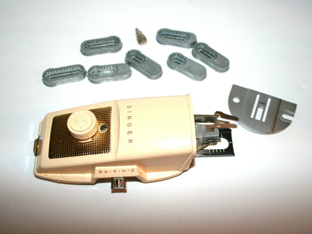 VTG USA SINGER Buttonholer Button Hole Maker Set With MCM Hard Clamshell Case
