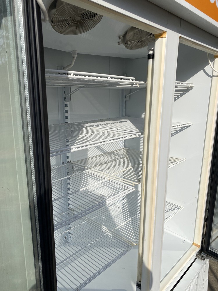 Master Bilt 2 Dr. Display Freezer, 1 Ph. 220v, Guaranteed!