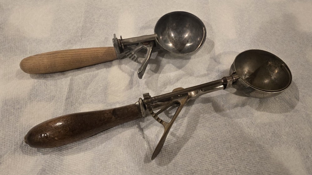 2 Vintage Ice Cream Scoops both working