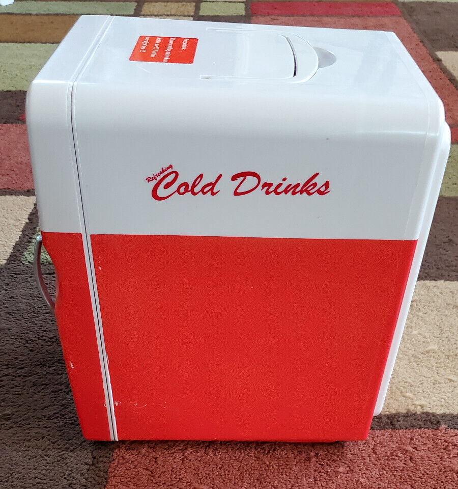 Fender AC/DC Portable Mini Fridge 6 cans (4 Liter)