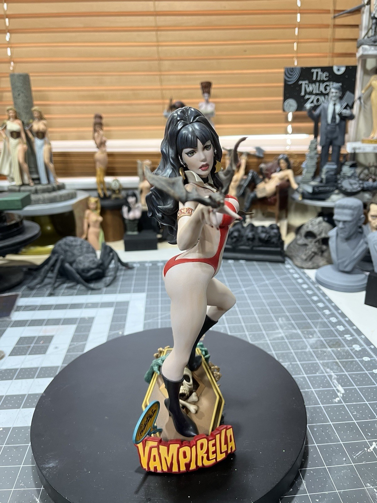 Vampirella Super Mixture Model Dynamite Custom Repainted Statue Read Description