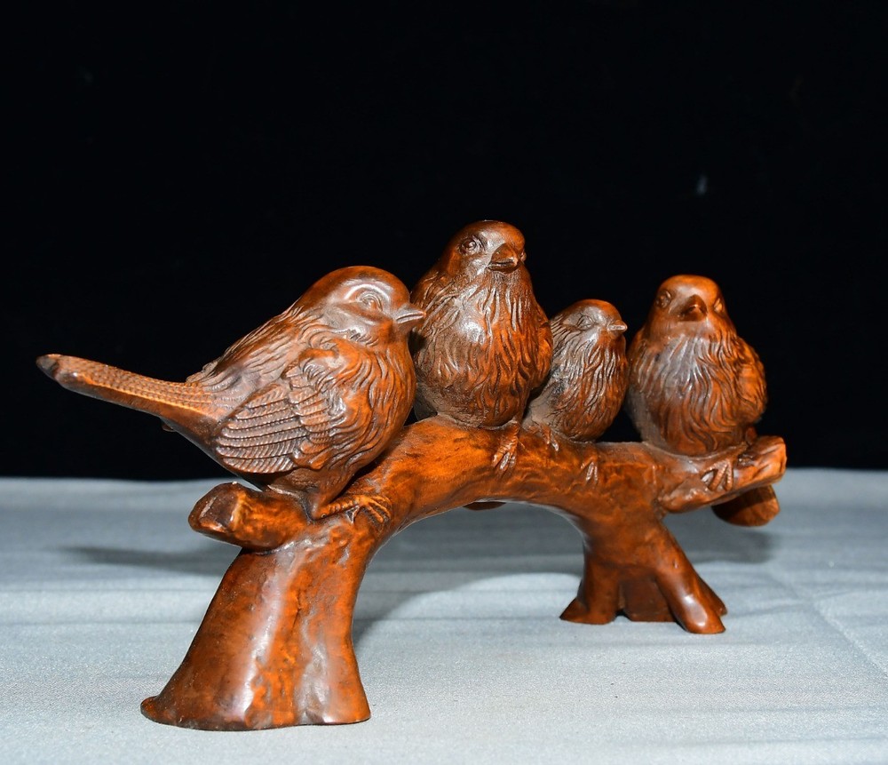 Exquisite Small Leaf Boxwood Bird Ornament