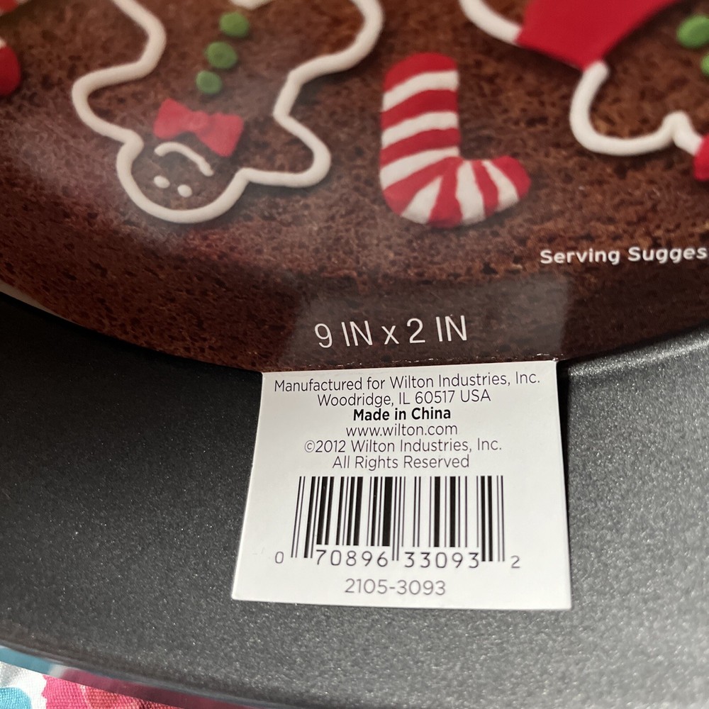 wilton Holiday Pan NWT 9” x 2”
