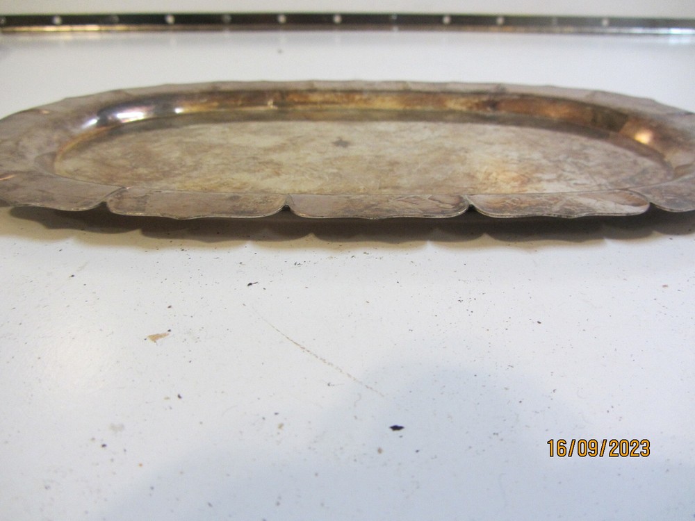 VINTAGE EARLY AMERICAN INTERNATIONAL SILVER PLATED OVAL SERVING TRAY #2424