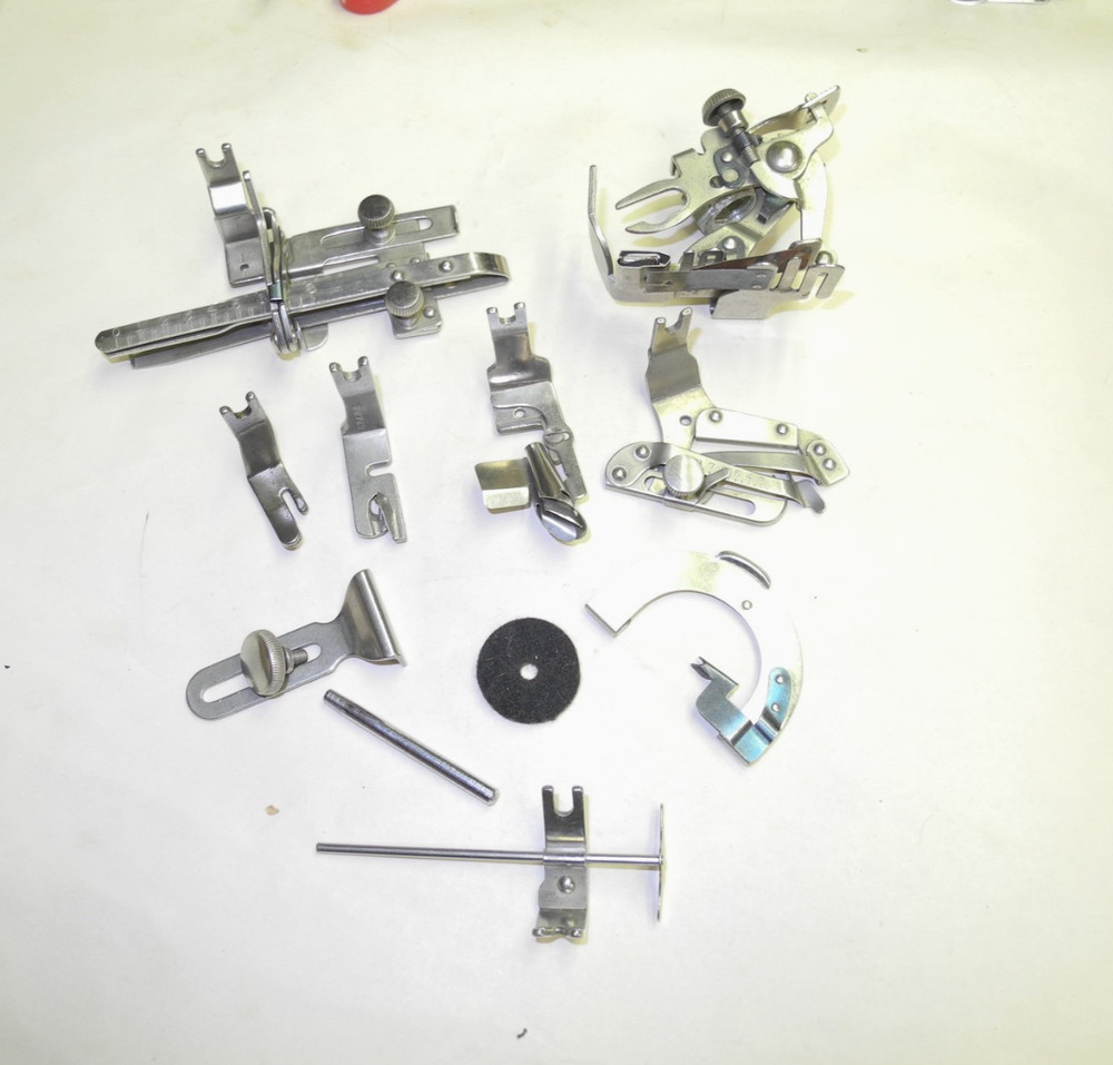 VINTAGE SINGER SEWING MACHINE BACK CLAMP ACCESSORY KIT, TOP CONDITION, NICE