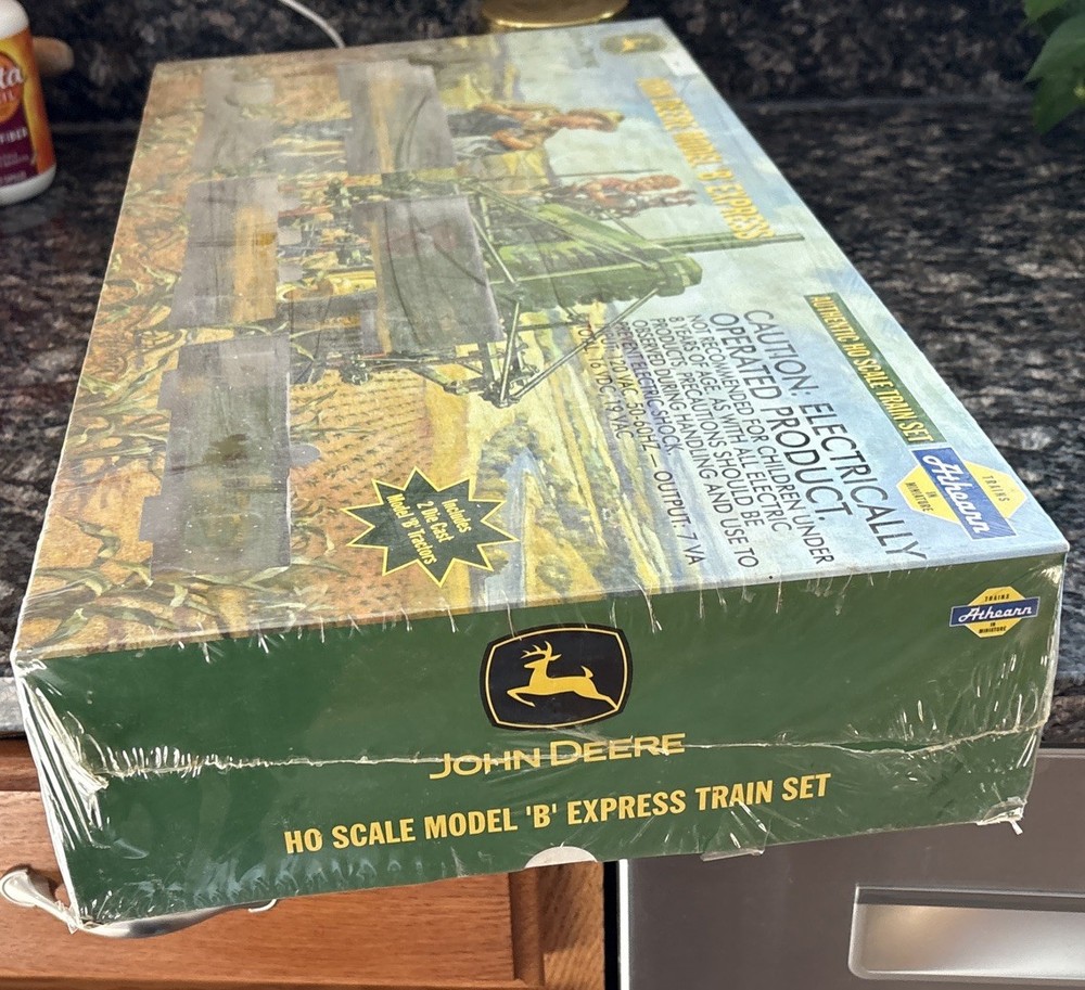Athern John Deere Model "B" Express HO scale train set + 2 Model B Tractors NIB