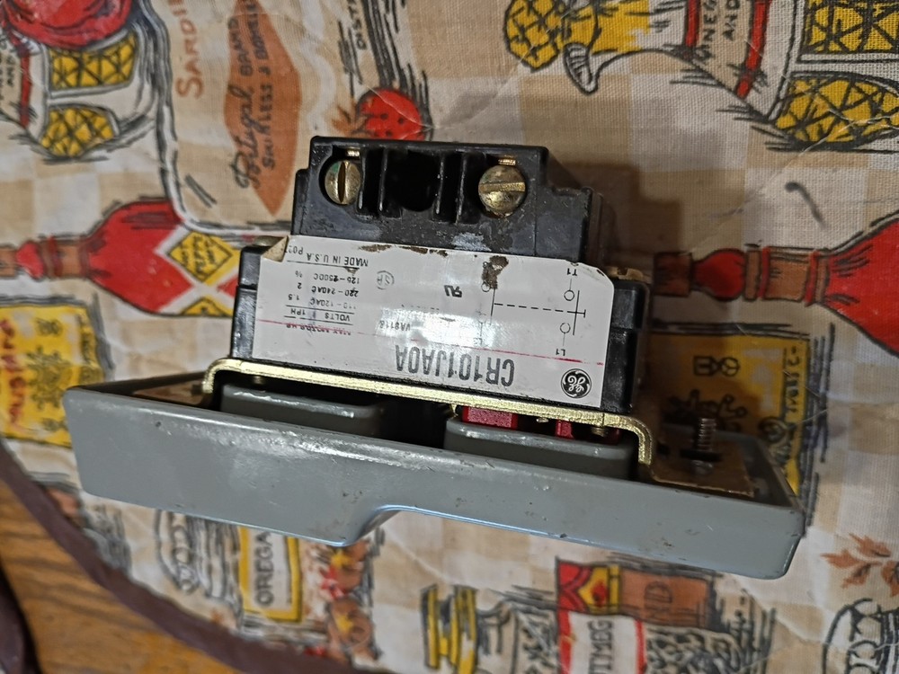 CR101JA0A GE Miscellaneous SWITCH, START/STOP, PANEL MOUNT