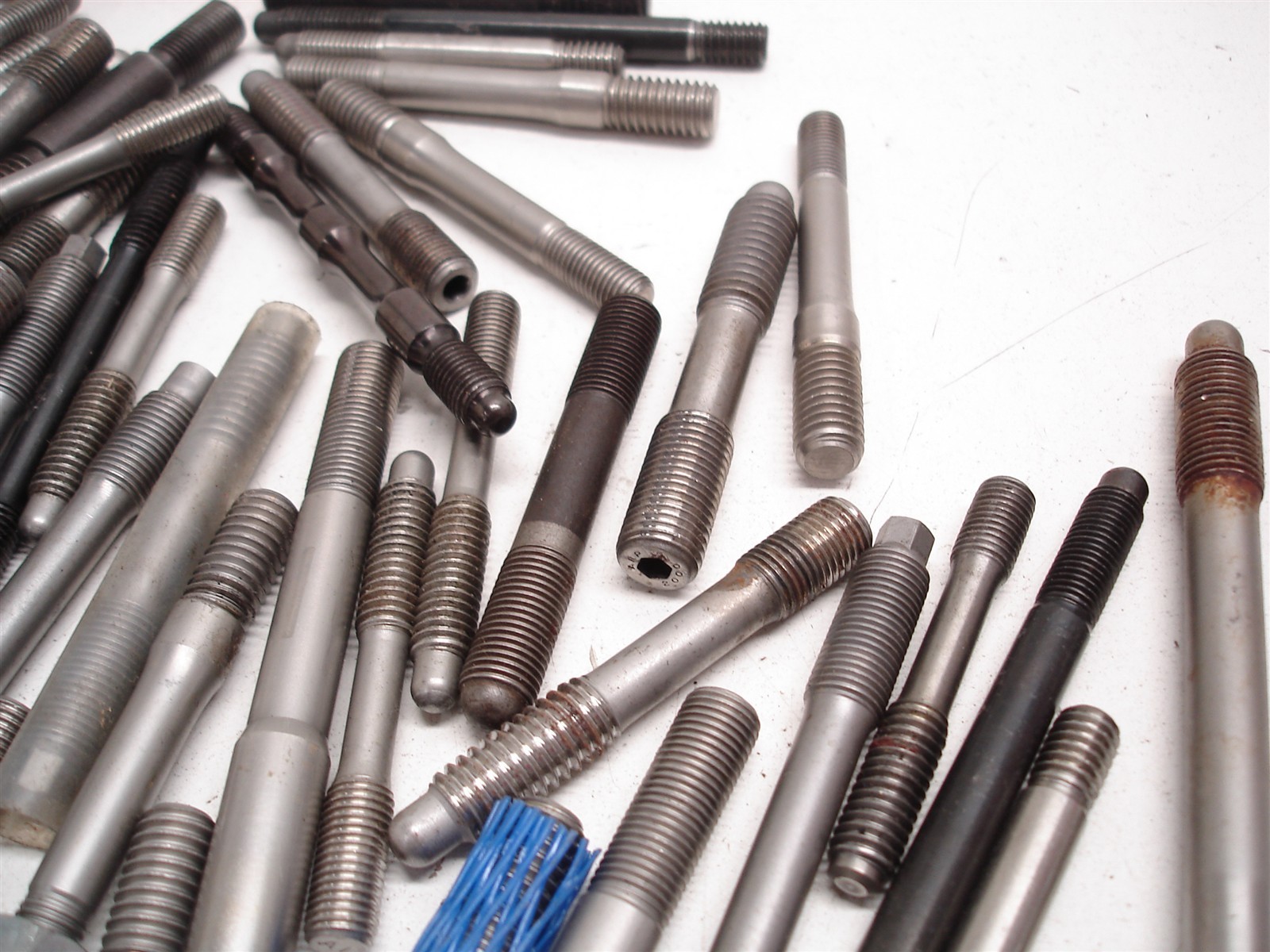 136 ARP / A1 TECHNOLOGIES BULK ASSORTED ENGINE STUDS 5/16"-1/2" HEAD MAIN CARB