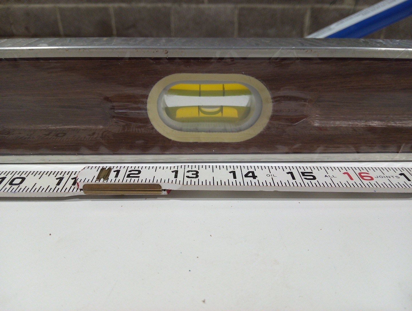 2 ft SANDS Mahogany I-beam Level.