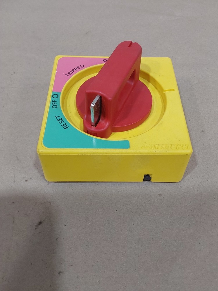 Mitsubishi 1015F External Handle Switch On/Off Reset/Tripped