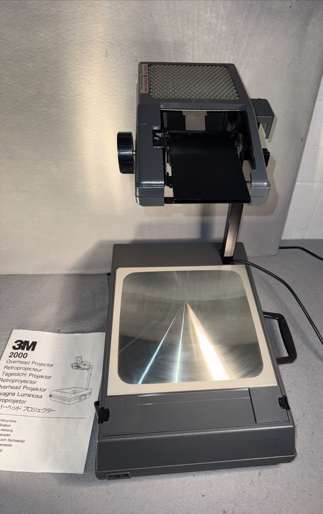 3M 2000 AG Overhead Projector Briefcase Portable Transparency Projector Tested