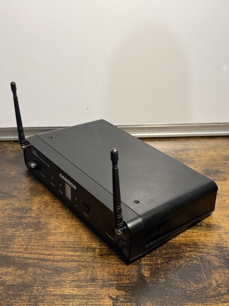 Samson CR88 Wireless Receiver w/samson cb88 transmitter & headset - Works Great!