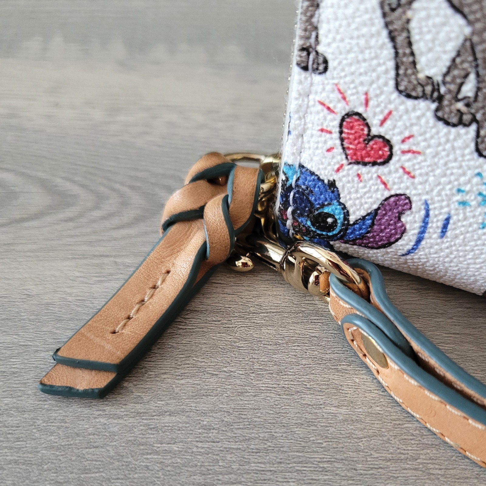 Disney Dooney & Bourke Sketch Disney Dogs Zip Wallet Wristlet Carried Once EUC