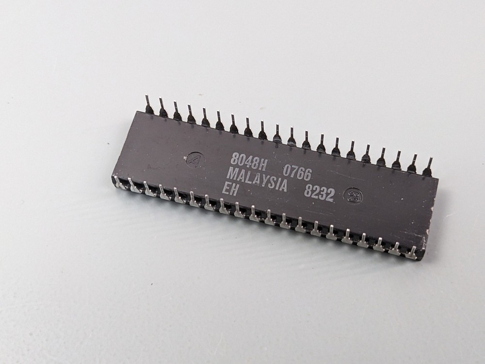 Intel P8048H 0766 Mask ROM MCS-48 (8048) Microcontroller