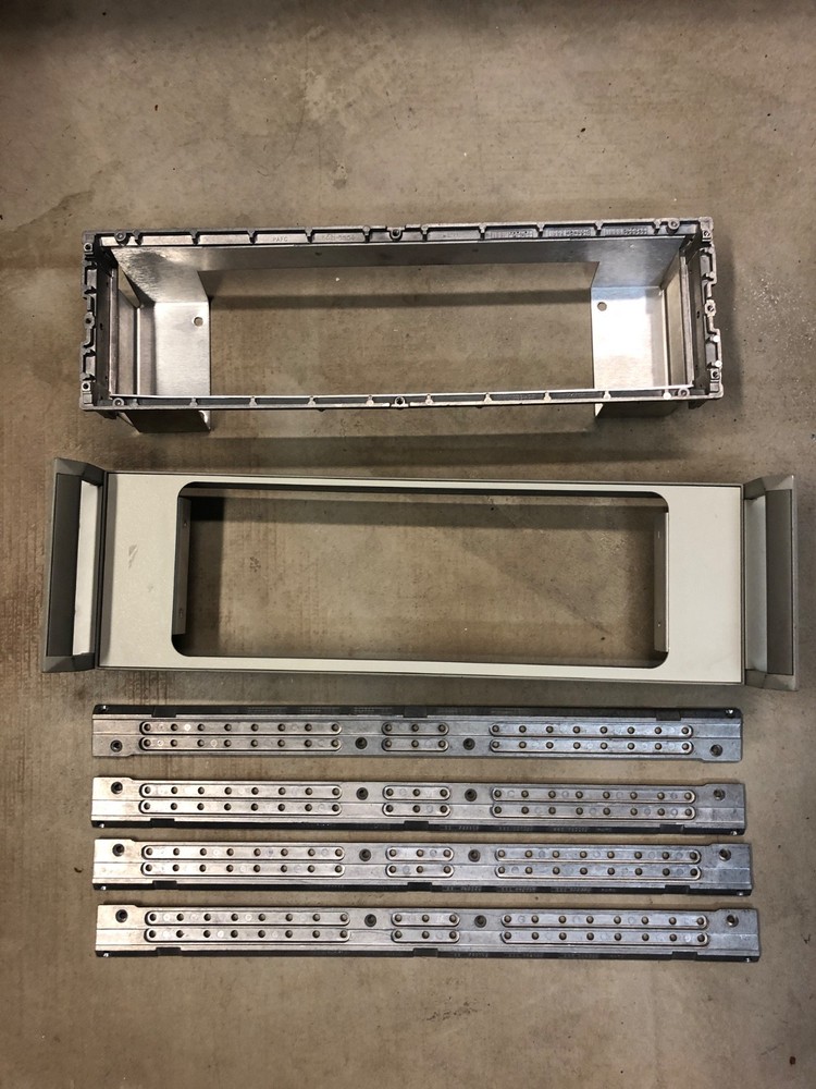 Rack mounting kit for for the HP 85644A Tracking Generator